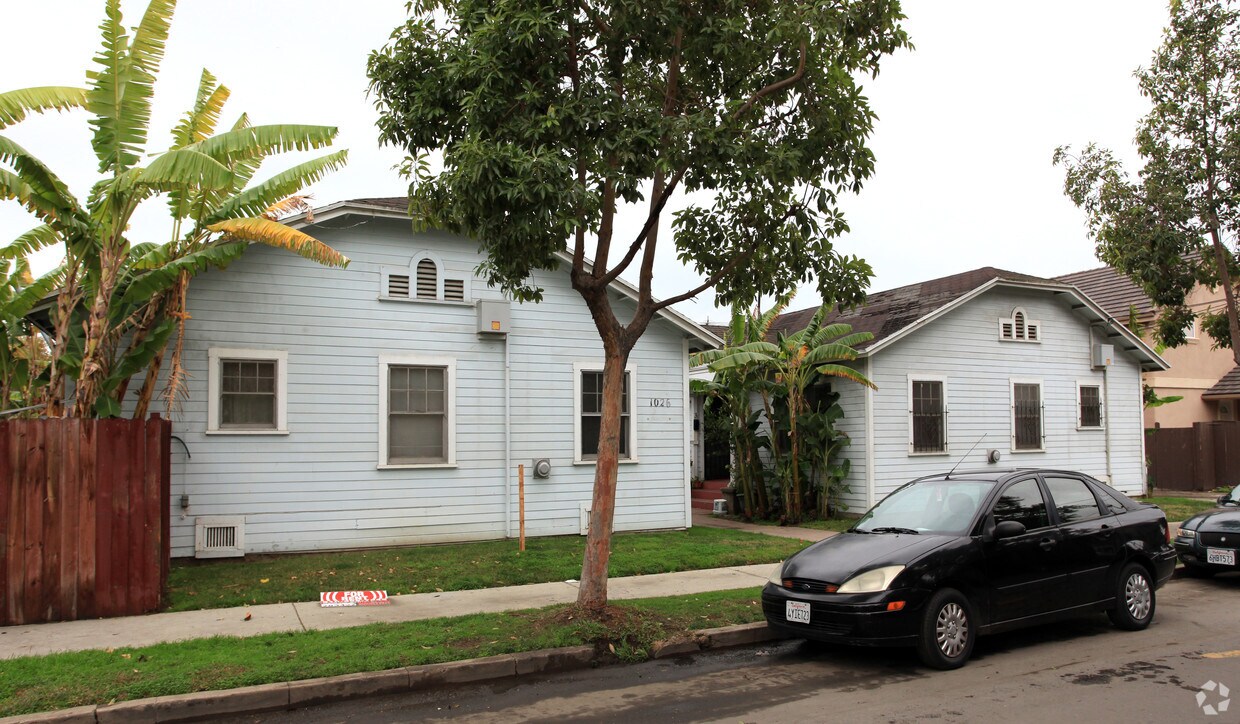 Building Photo - 1026 E 5th St