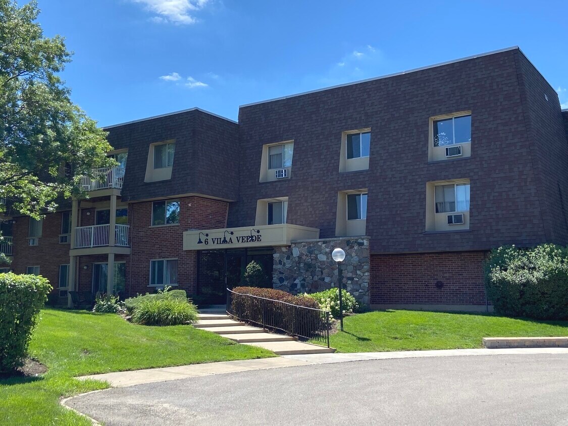 6 Villa Verde Dr Unit 103, Buffalo Grove, IL 60089 Condo for Rent in