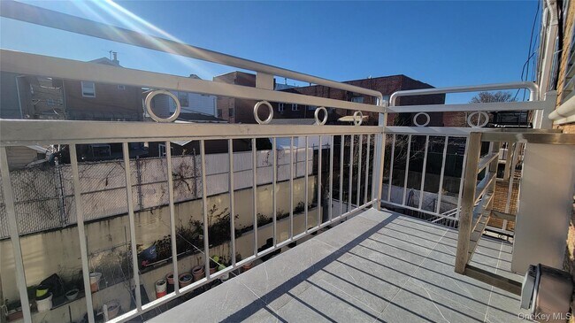 Foto del edificio - 31-16 60th St