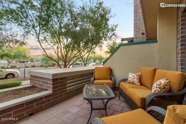 Building Photo - 16 W Encanto Blvd