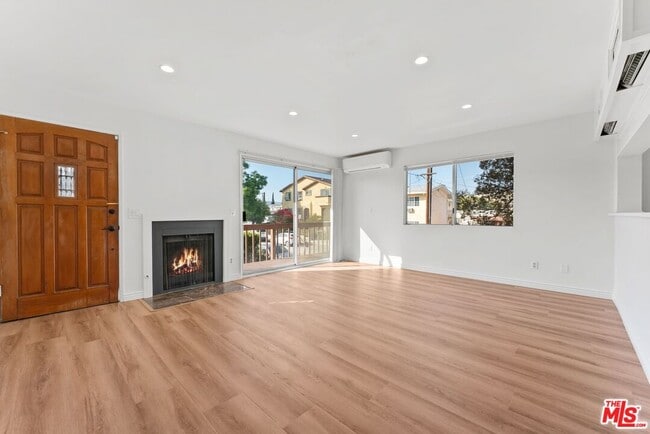 Building Photo - 5827 Tujunga Ave