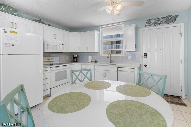 Foto del edificio - 5700 Bonita Beach Rd SW