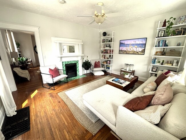 Living Room - 1301 Morten St