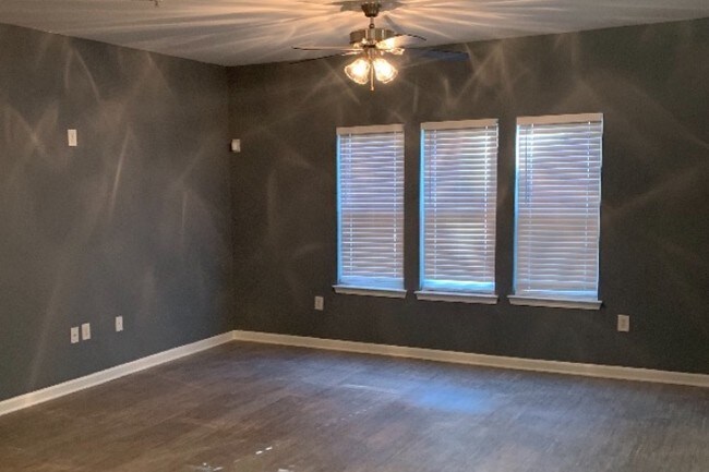 Living room - 37 Hutchinson St NE