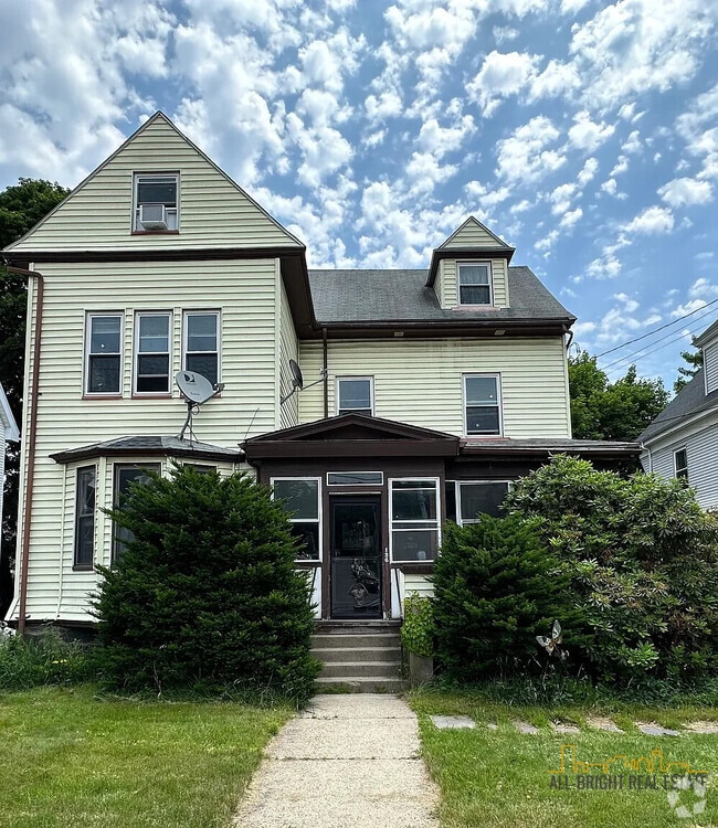 Building Photo - 136 Brooks St
