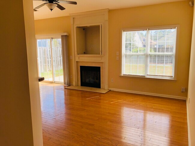 Foto del edificio - 1411 Parkland Way