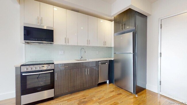 Foto del edificio - 138-28 Queens Blvd