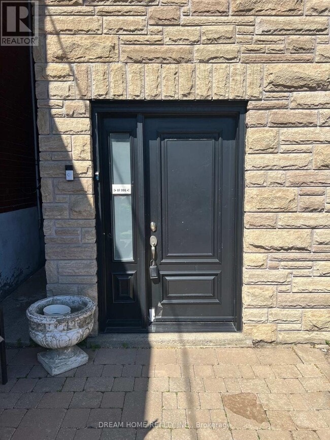 Building Photo - 376 Blackthorn Ave