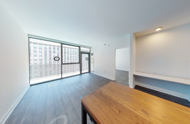 Building Photo - 226 W Hubbard St
