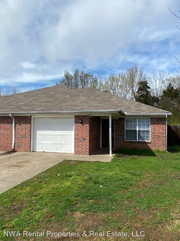 Primary Photo - 3 br, 2 bath House - 835 Erika Ave