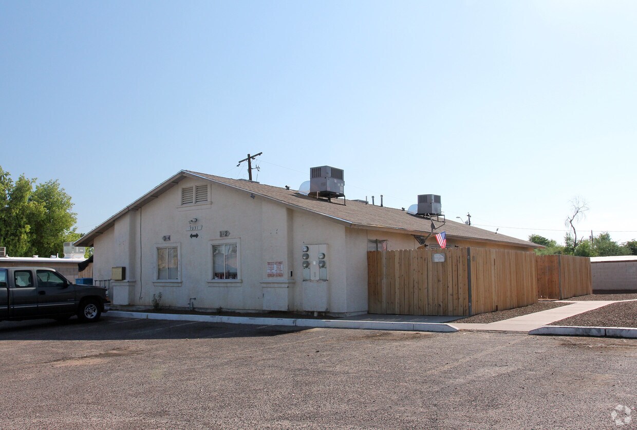 Primary Photo - 7031-7045 S Montezuma St
