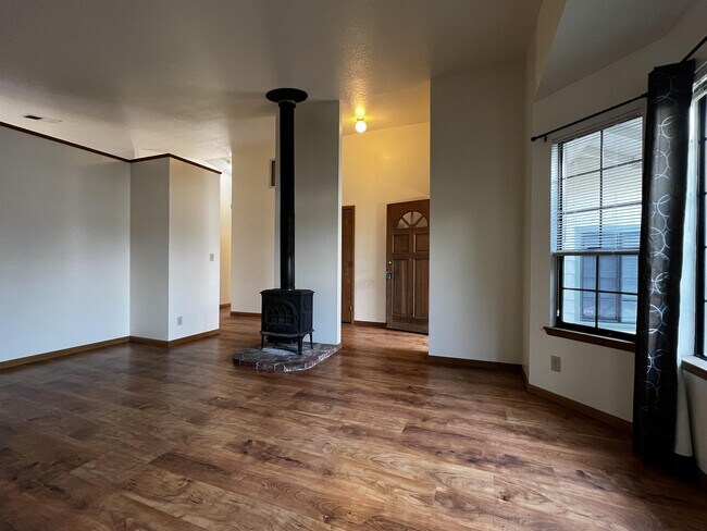Foto del edificio - 1476 Frontier Ave