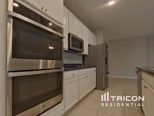 Foto del edificio - 13213 Lake Yale View Loop