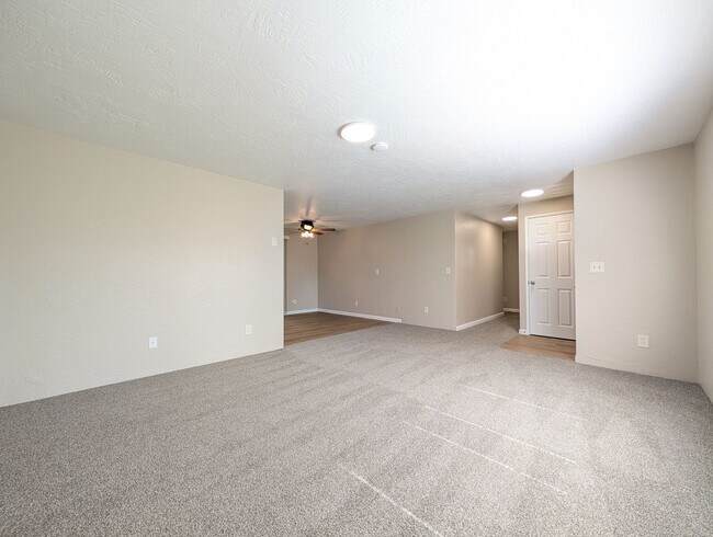 Foto del edificio - Great 3-Bedroom, 1-Bath Home - Centennial ...