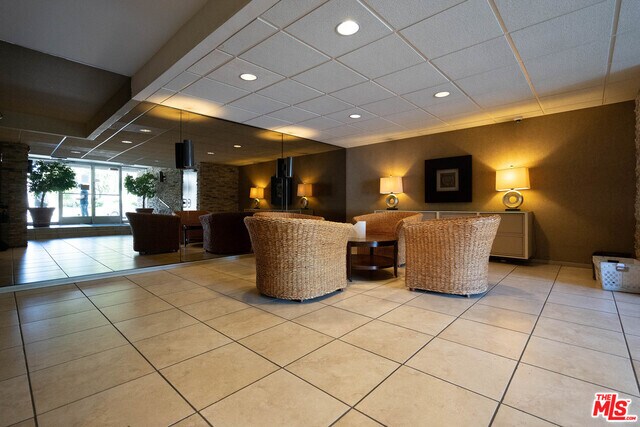 Foto del edificio - 525 N Sycamore Ave