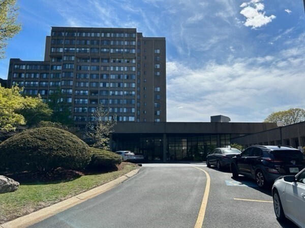 Building Photo - 250 Hammond Pond Pky