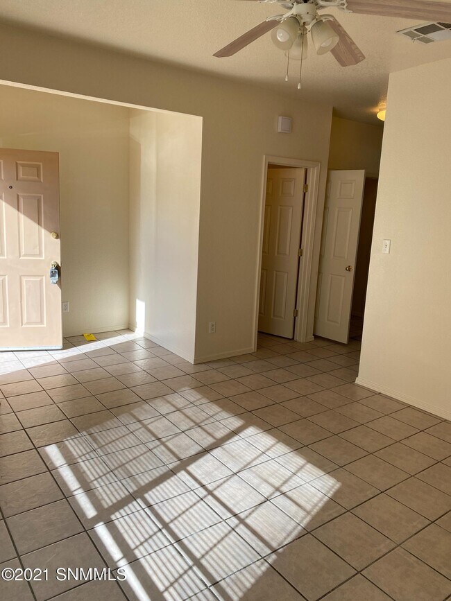 Building Photo - 450 Ithaca Ct