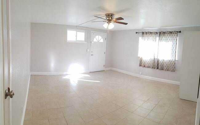 Building Photo - 830 Spruce Ct