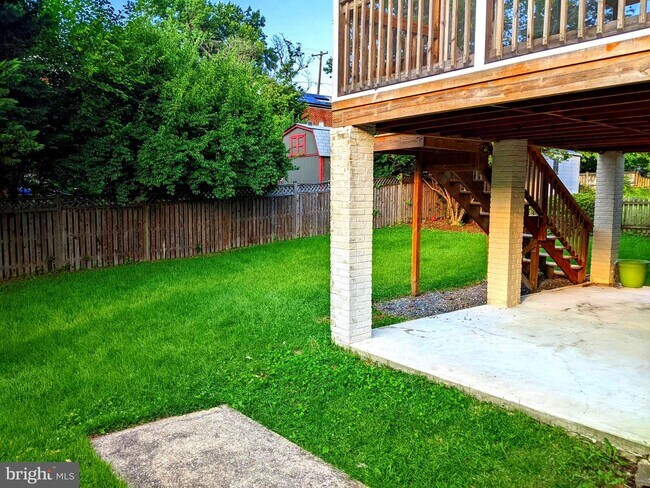 Foto del edificio - 2709 Navarre Dr