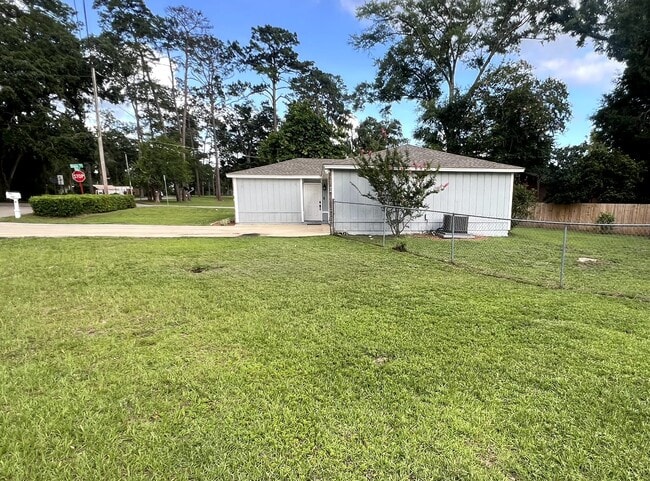 Building Photo - 2805 Villamore Ave