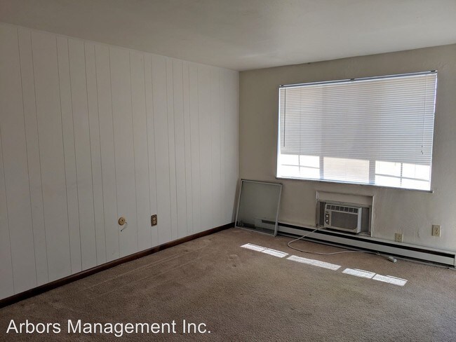 Building Photo - 1105 Elicker Rd