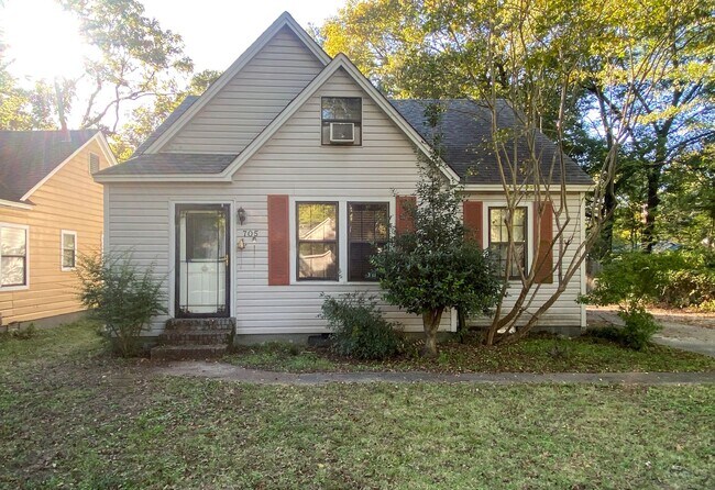 Building Photo - 4 bed, 2 bath near the University of Memphis
