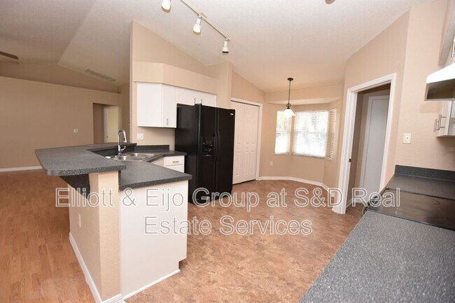 Foto del edificio - 2830 Hickory Ridge Dr