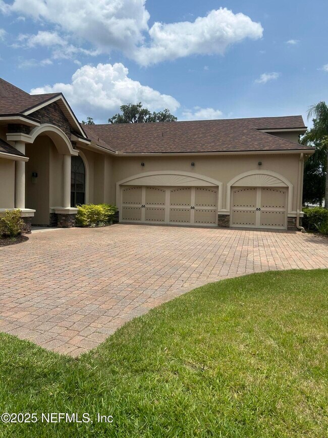 Foto del edificio - 1613 Fairway Ridge Dr