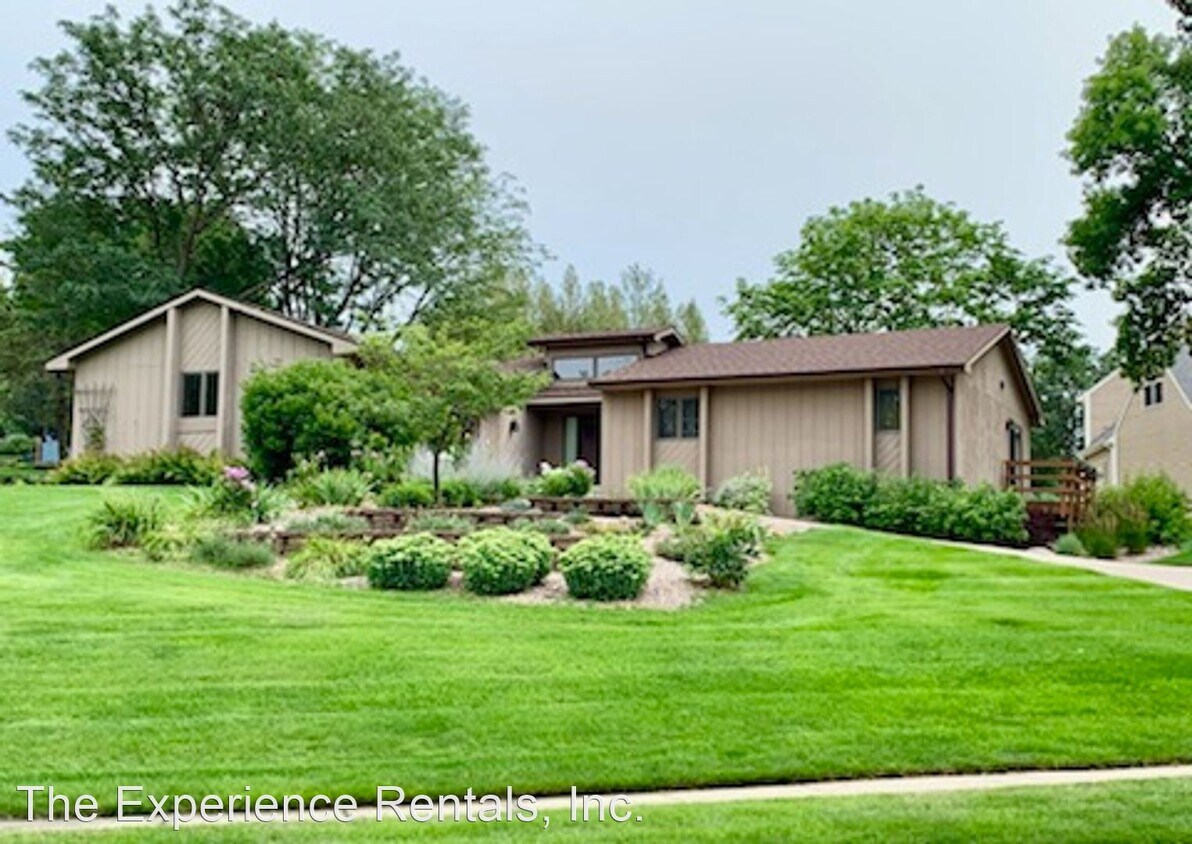 3 br, 3 bath House 1001 W Batcheller Ln House Rental in Sioux Falls, SD