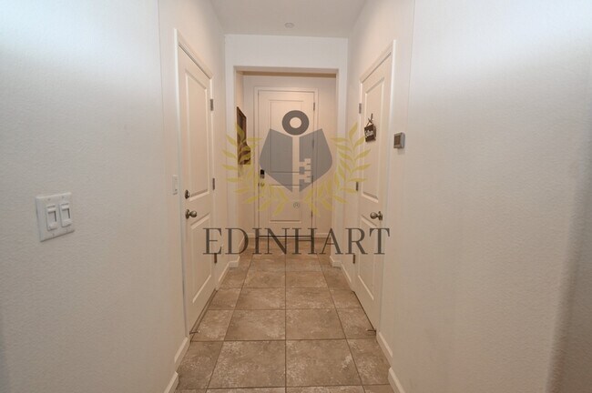 Foto del edificio - 893 Fir St W