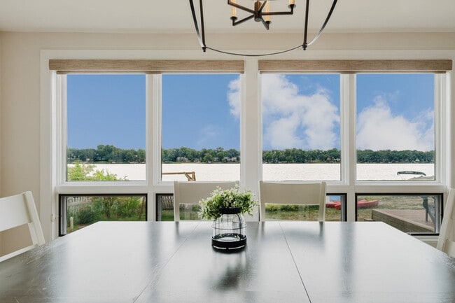 Foto del edificio - 4612 W Lake Shore Dr
