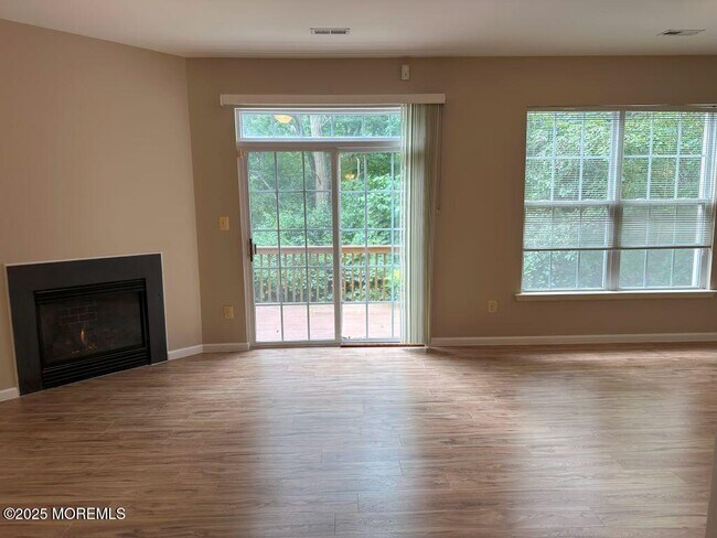 Foto del edificio - 47 Poplar Ln