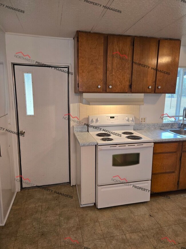 Building Photo - STATUS: AVAILABLE | R255G | $1750