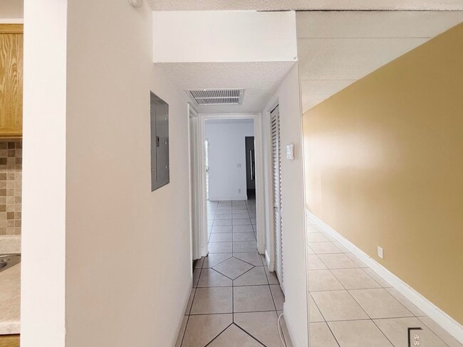 Foto del edificio - 600 Village Green Ct