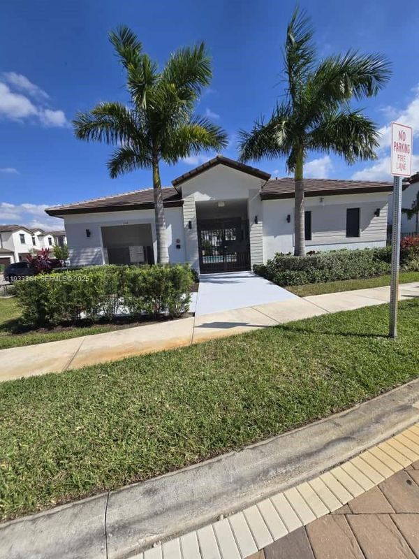 Foto del edificio - 200 SW 159th Way