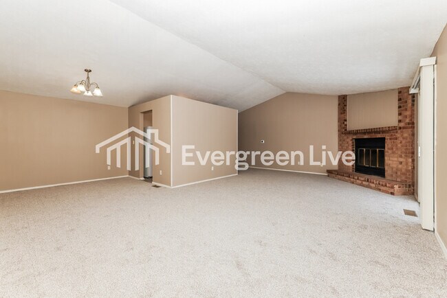 Foto del edificio - 5699 Waynegate Rd