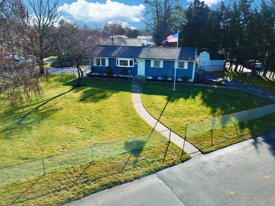 102 Elmwood Dr, Brick, NJ 08723 House Rental in Brick, NJ