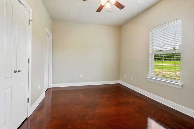 Foto del edificio - 46037 Lee Hughes Rd