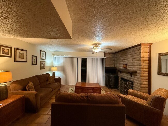Foto del edificio - 3 Bedroom/2 Bath Furnished Condo, Water Pa...
