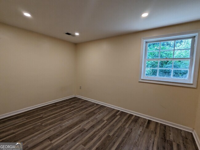 Building Photo - 2205 Tallassee Rd
