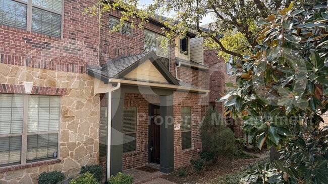 Foto del edificio - 4233 Swan Forest Dr