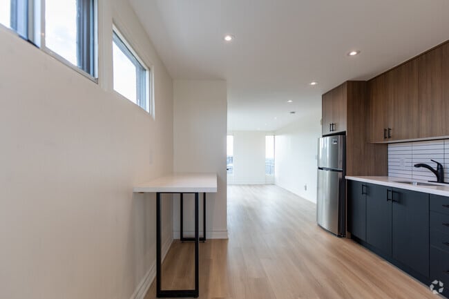 BACHELOR - 465SF - Kitchen - Victoria Village Towers