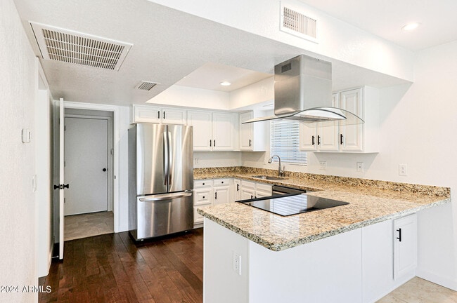 Foto del edificio - 5423 E Justine Rd
