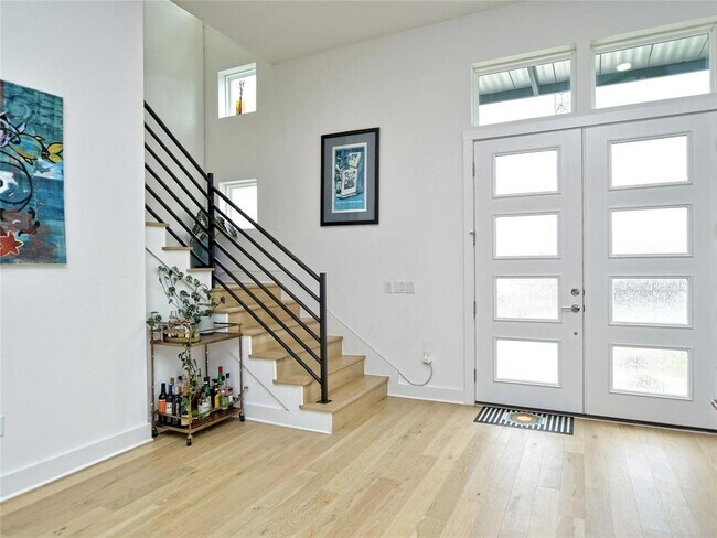 Building Photo - 6116 Toscana Ave