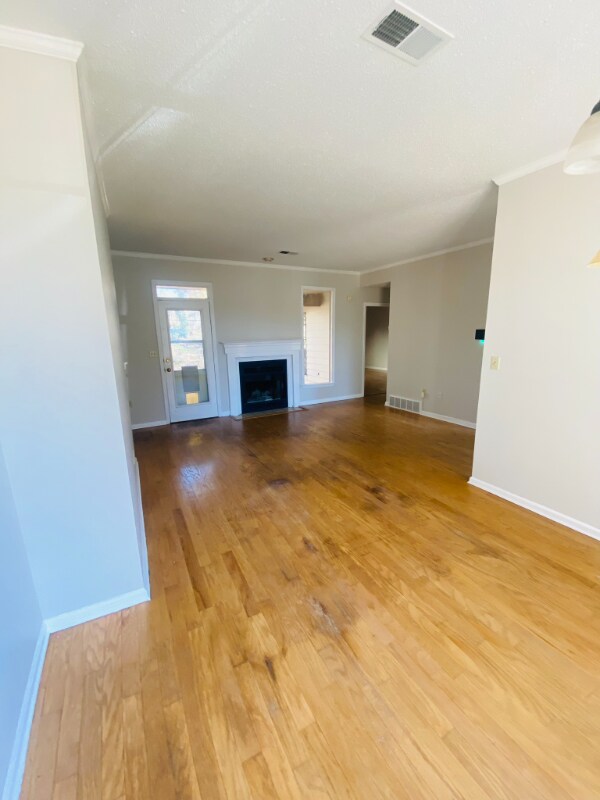 Building Photo - 1116 Hunter's Lake Dr