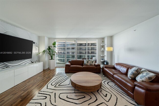 Building Photo - 1800 N Bayshore Dr