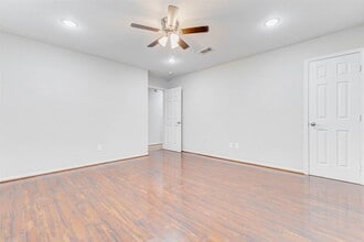 Building Photo - 2410 Clear Ridge Dr