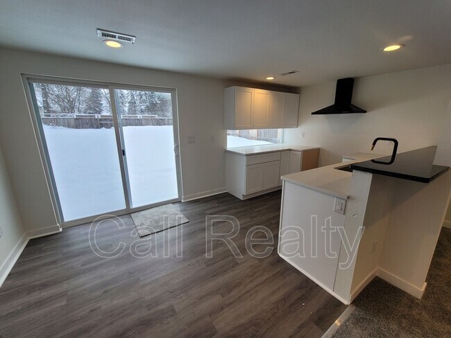 Foto del edificio - 3632 E Bridgeport Ave