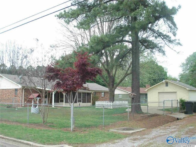 Building Photo - 1222 Kathy Ln SW