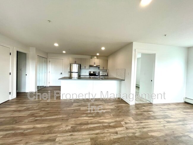 Photo du bâtiment - 10882 98 St NW